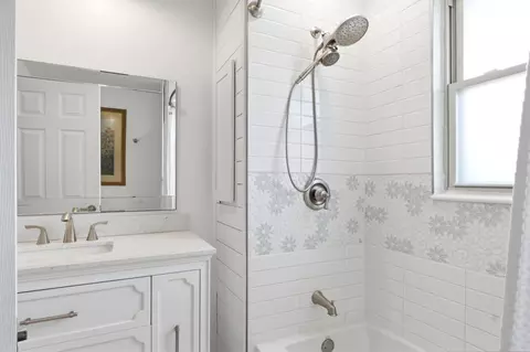Bath - 2470 Leon Ln, Springfield, OH 45502 photo 6 of 6