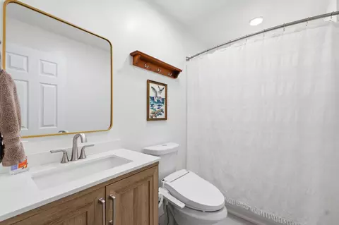 Bath - 2470 Leon Ln, Springfield, OH 45502 photo 1 of 6