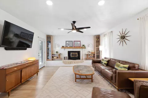 Living - 2470 Leon Ln, Springfield, OH 45502 photo 1 of 4