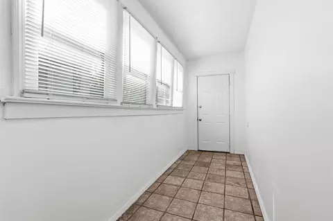 Entry Way - 728 Innisfallen Ave, Springfield, OH 45506 photo 1 of 2