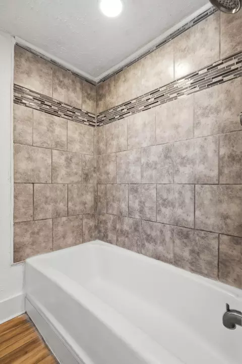 Bath - 728 Innisfallen Ave, Springfield, OH 45506 photo 3 of 3