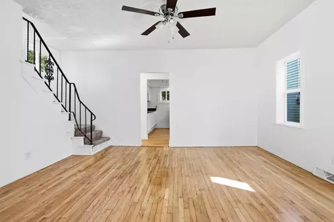 Living - 728 Innisfallen Ave, Springfield, OH 45506 photo 3 of 3