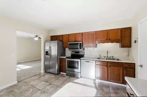 Kitchen - 4885 E Brannan Dr #4885, Springfield, OH 45502 photo 4 of 5