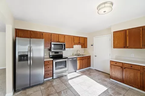 Kitchen - 4885 E Brannan Dr #4885, Springfield, OH 45502 photo 2 of 5