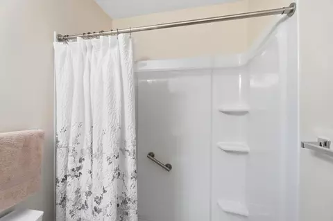 Bath - 4885 E Brannan Dr #4885, Springfield, OH 45502 photo 5 of 5