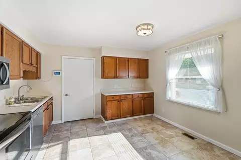 Kitchen - 4885 E Brannan Dr #4885, Springfield, OH 45502 photo 3 of 5