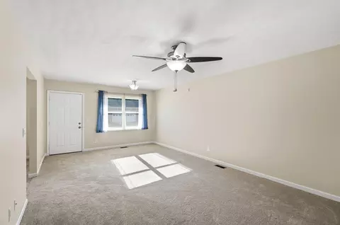 Living - 4885 E Brannan Dr #4885, Springfield, OH 45502 photo 2 of 4