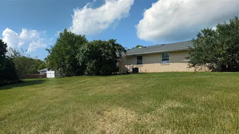 Exterior - 115 Villa Rd, Springfield, OH 45503 photo 2 of 2