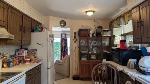Kitchen - 115 Villa Rd, Springfield, OH 45503 photo 2 of 3