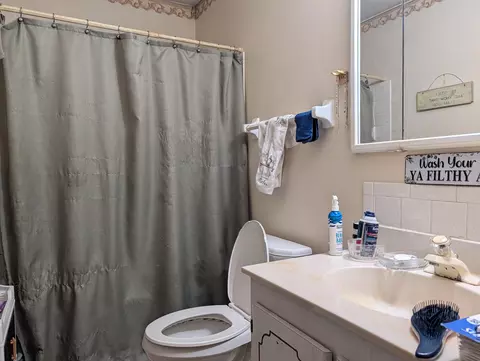 Bath - 115 Villa Rd, Springfield, OH 45503 photo 1 of 2