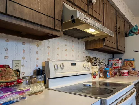 Kitchen - 115 Villa Rd, Springfield, OH 45503 photo 3 of 3