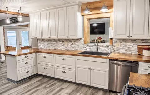 Kitchen - 1159 Hemlock Dr, Springfield, OH 45506 photo 2 of 3