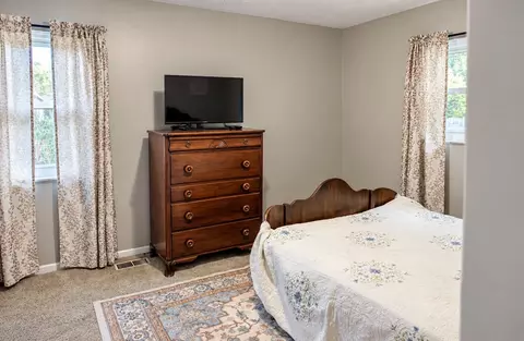Bedroom - 1159 Hemlock Dr, Springfield, OH 45506 photo 4 of 5