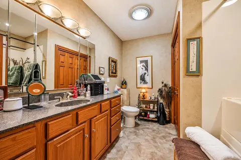 Bath - 1922 Cattail Pt, Springfield, OH 45502 photo 2 of 4