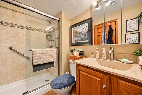 Bath - 1922 Cattail Pt, Springfield, OH 45502 photo 4 of 4