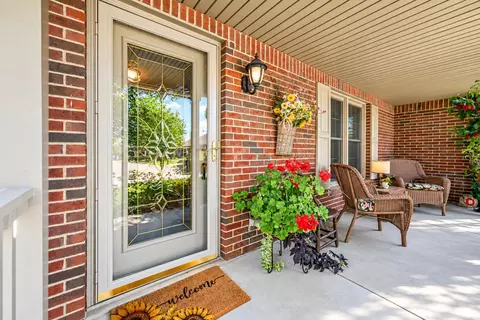 Exterior - 1922 Cattail Pt, Springfield, OH 45502 photo 3 of 12