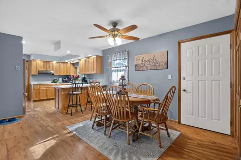 Dining - 910 Miller St, De Graff, OH 43318 photo 1 of 3