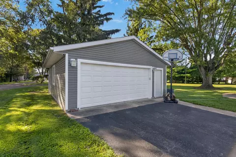 Exterior - 910 Miller St, De Graff, OH 43318 photo 9 of 15