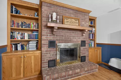 Living - 910 Miller St, De Graff, OH 43318 photo 4 of 4