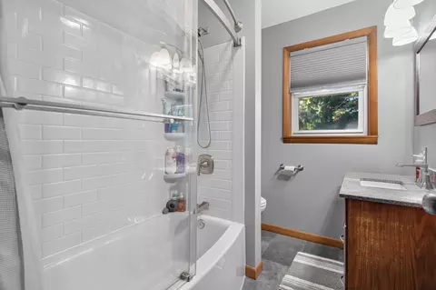 Bath - 910 Miller St, De Graff, OH 43318 photo 1 of 3