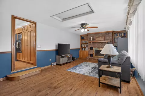 Living - 910 Miller St, De Graff, OH 43318 photo 3 of 4