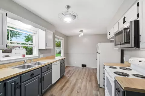 Kitchen - 101 Johns Ave, Lima, OH 45807 photo 6 of 7