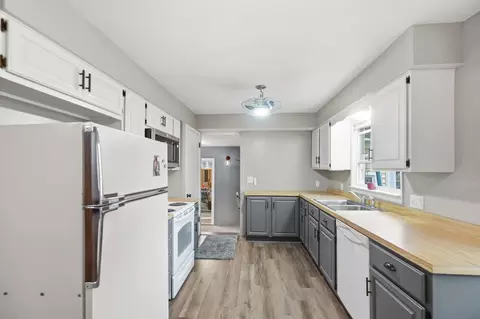 Kitchen - 101 Johns Ave, Lima, OH 45807 photo 3 of 7