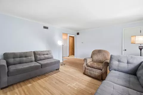 Living - 101 Johns Ave, Lima, OH 45807 photo 2 of 3