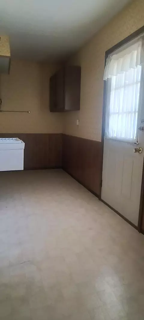 Kitchen - 2230 Manhattan Blvd, Springfield, OH 45504 photo 4 of 4