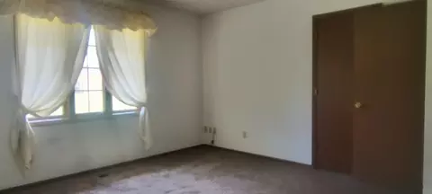 Bedroom - 2230 Manhattan Blvd, Springfield, OH 45504 photo 6 of 7