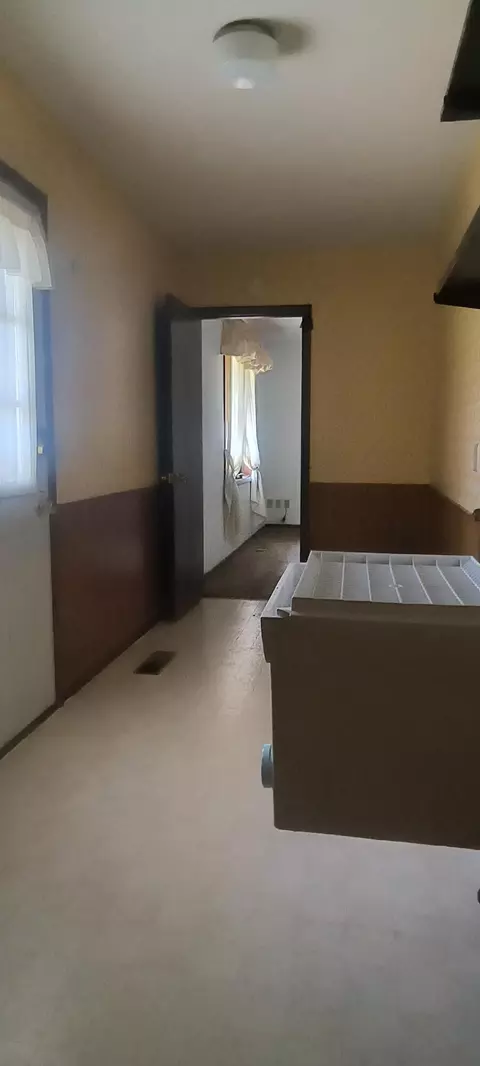 Entry Way - 2230 Manhattan Blvd, Springfield, OH 45504 photo 1 of 2