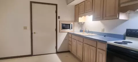 Kitchen - 2230 Manhattan Blvd, Springfield, OH 45504 photo 1 of 4