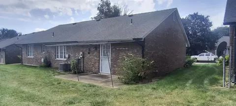 Exterior - 2230 Manhattan Blvd, Springfield, OH 45504 photo 4 of 5