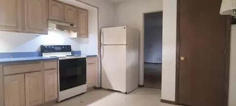 Kitchen - 2230 Manhattan Blvd, Springfield, OH 45504 photo 3 of 4