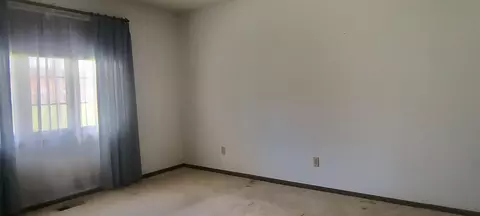 Bedroom - 2230 Manhattan Blvd, Springfield, OH 45504 photo 1 of 7