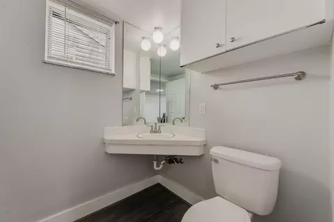 Bath - 2801 Wellsford Ln, Springfield, OH 45503 photo 3 of 3