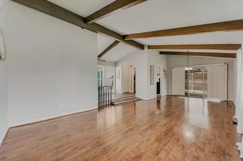 Living - 2801 Wellsford Ln, Springfield, OH 45503 photo 2 of 4