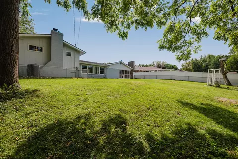 Exterior - 2801 Wellsford Ln, Springfield, OH 45503 photo 11 of 16