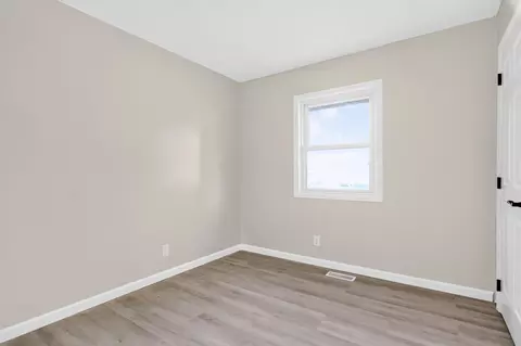 Bedroom - 515 Sycamore Ave, Sidney, OH 45365 photo 5 of 6