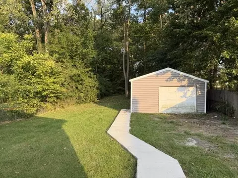 Exterior - 1126 Burt St, Springfield, OH 45505 photo 3 of 4