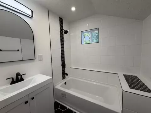 Bath - 1126 Burt St, Springfield, OH 45505 photo 3 of 4