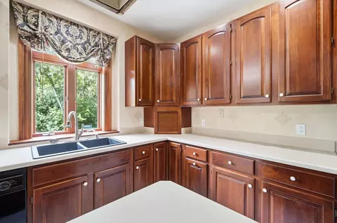 Kitchen - 383 Titus Rd, Springfield, OH 45505 photo 4 of 10