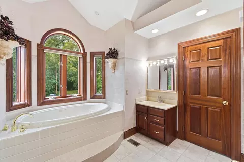 Bath - 383 Titus Rd, Springfield, OH 45505 photo 7 of 10