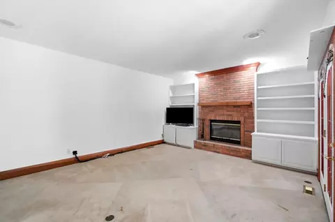 Living - 383 Titus Rd, Springfield, OH 45505 photo 6 of 6