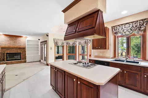 Kitchen - 383 Titus Rd, Springfield, OH 45505 photo 5 of 10