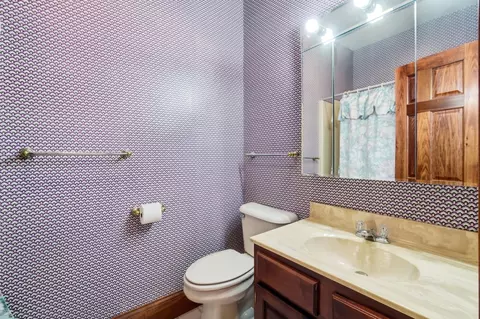 Bath - 383 Titus Rd, Springfield, OH 45505 photo 3 of 10