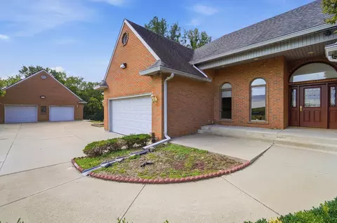 Exterior - 383 Titus Rd, Springfield, OH 45505 photo 7 of 24