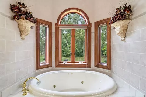 Bath - 383 Titus Rd, Springfield, OH 45505 photo 6 of 10