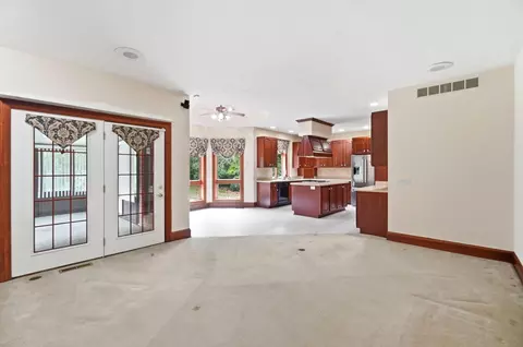 Living - 383 Titus Rd, Springfield, OH 45505 photo 5 of 6