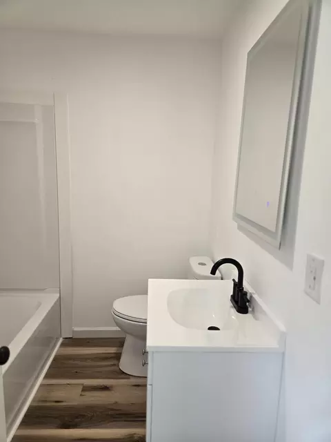 Bath - 32 S Florence St, Springfield, OH 45505 photo 1 of 3